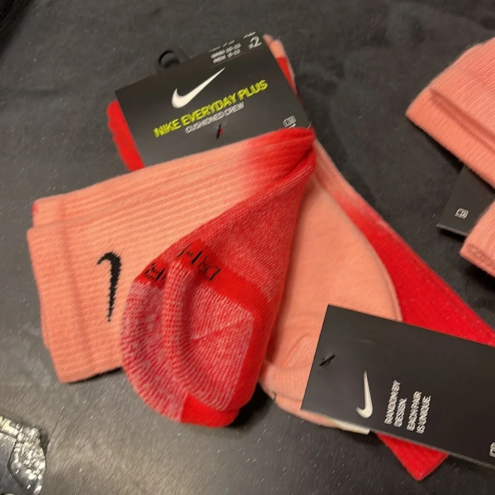 Nike Everyday Plus Cushioned
Multi-Color
Size L
Crew Socks (2 Pairs)
DH6096-902 - Picture 3 of 15